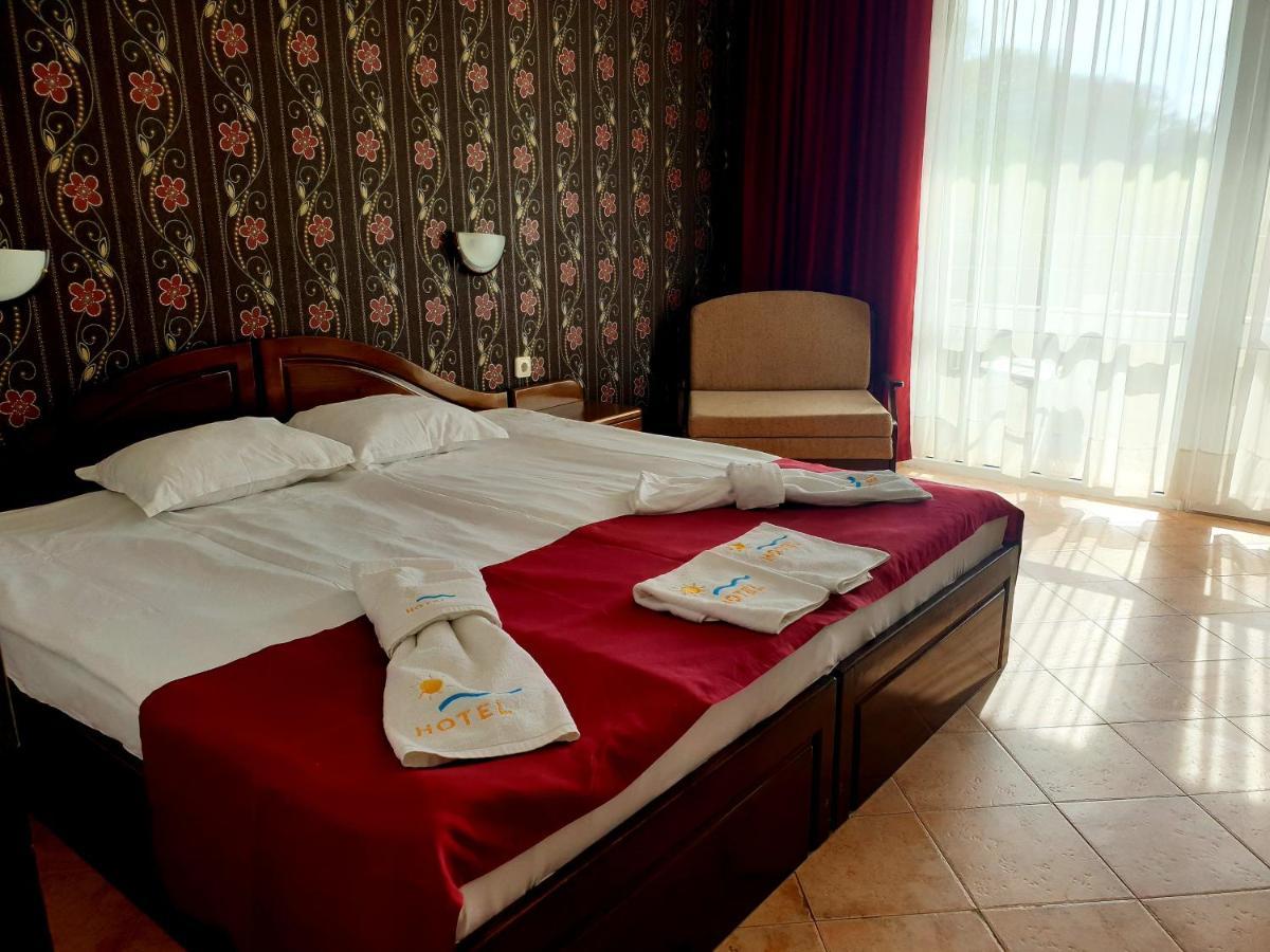 Hotel Feniks ロゼネッツ エクステリア 写真