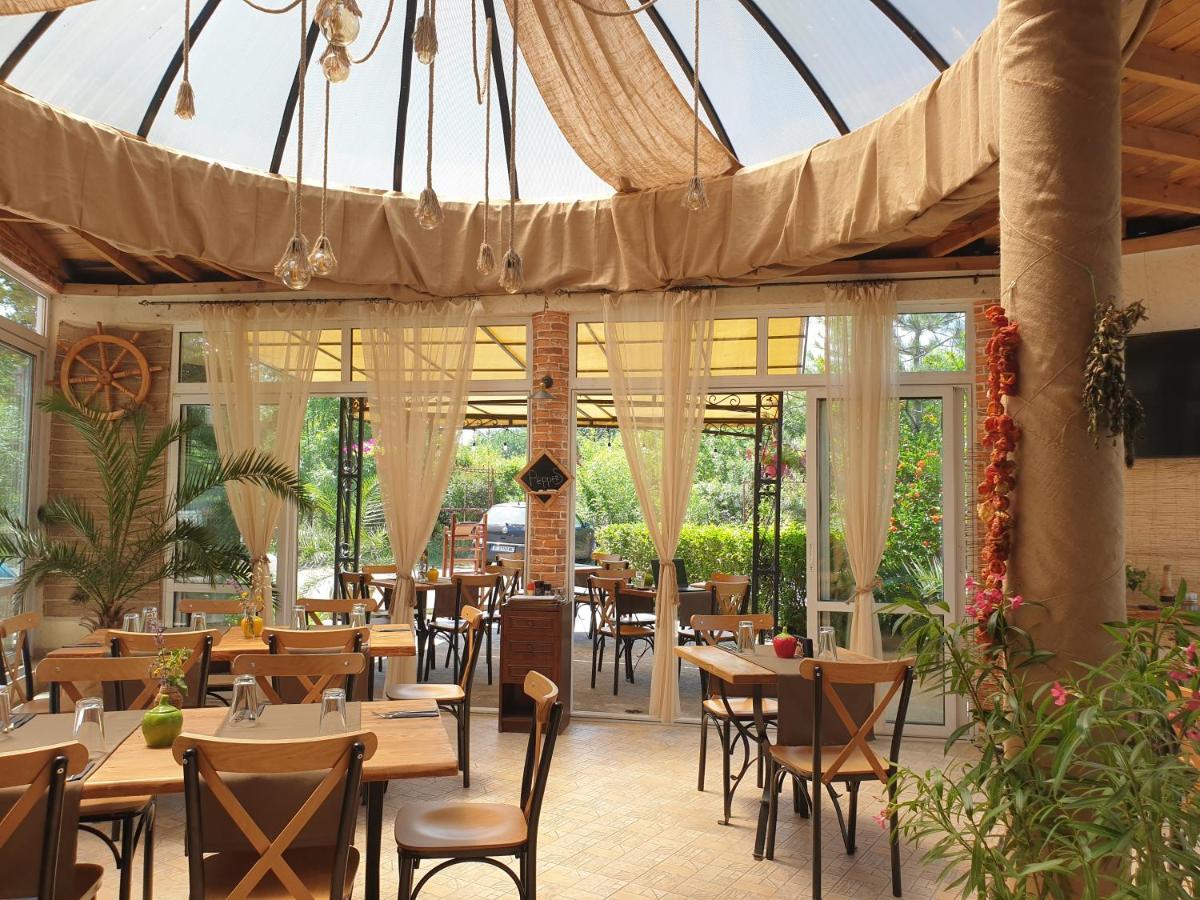 Hotel Feniks ロゼネッツ エクステリア 写真