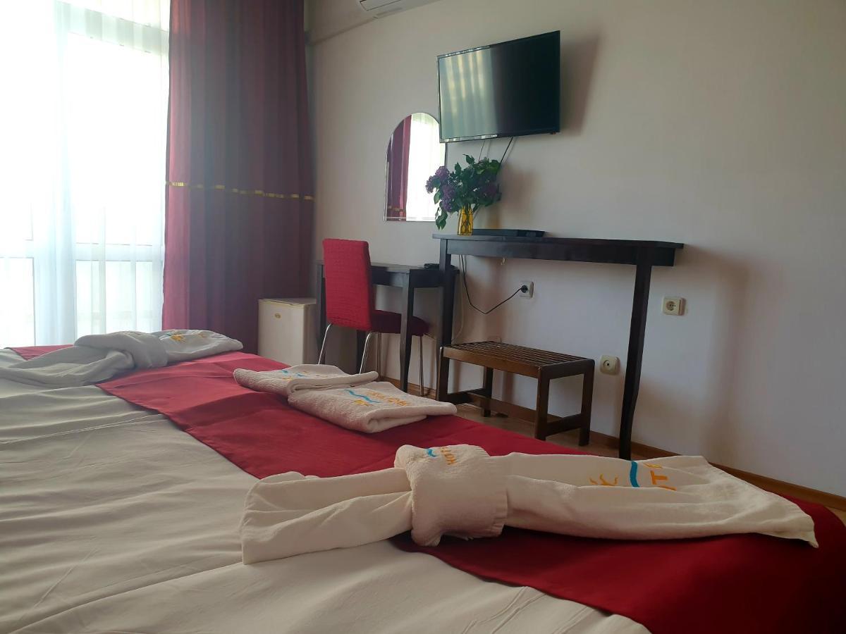 Hotel Feniks ロゼネッツ エクステリア 写真