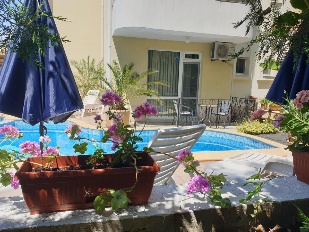 Hotel Feniks ロゼネッツ エクステリア 写真
