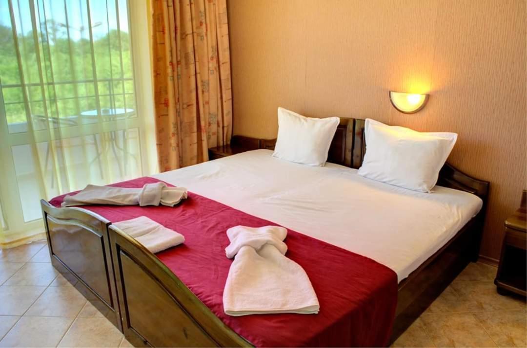 Hotel Feniks ロゼネッツ エクステリア 写真
