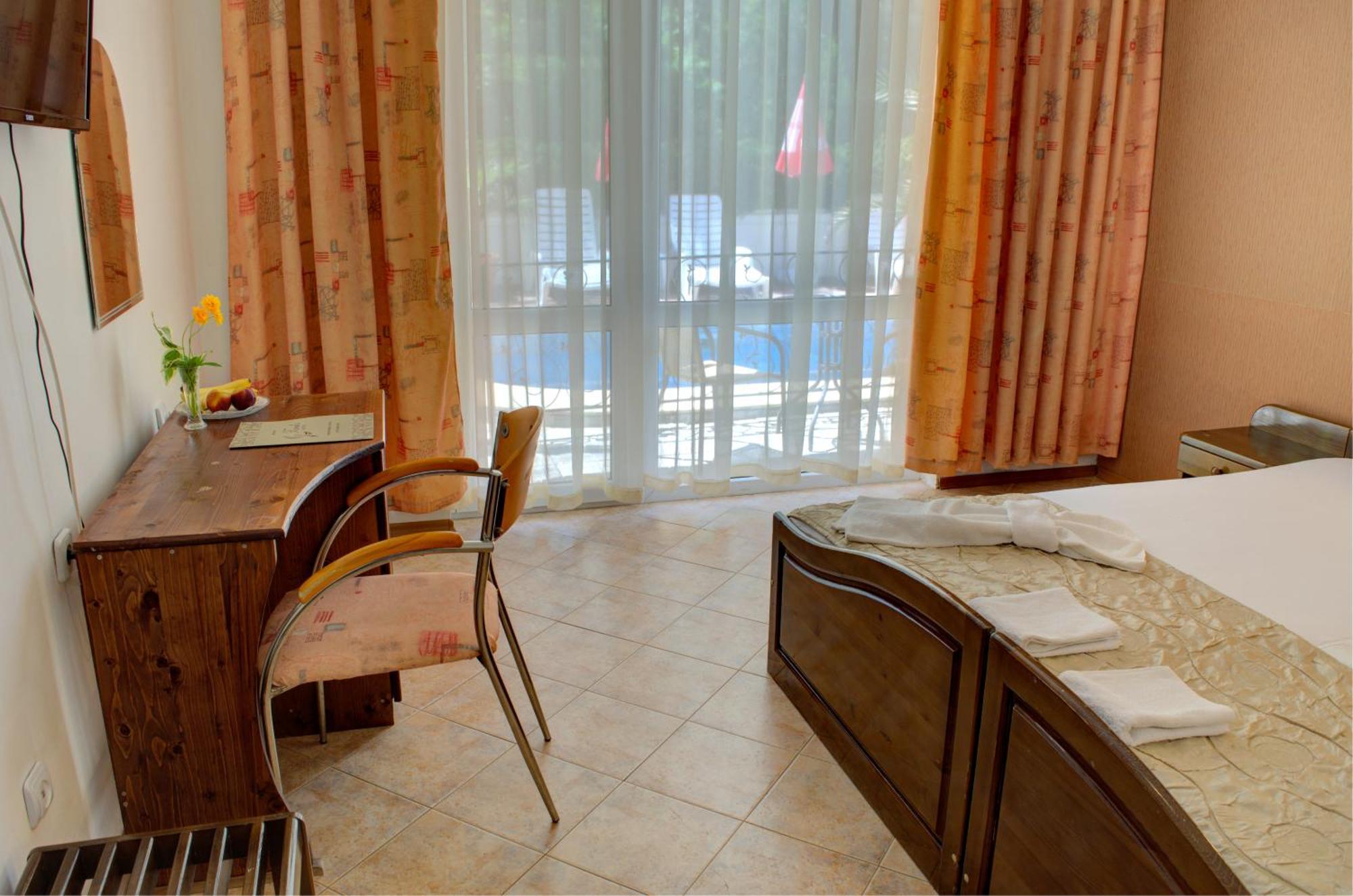 Hotel Feniks ロゼネッツ エクステリア 写真