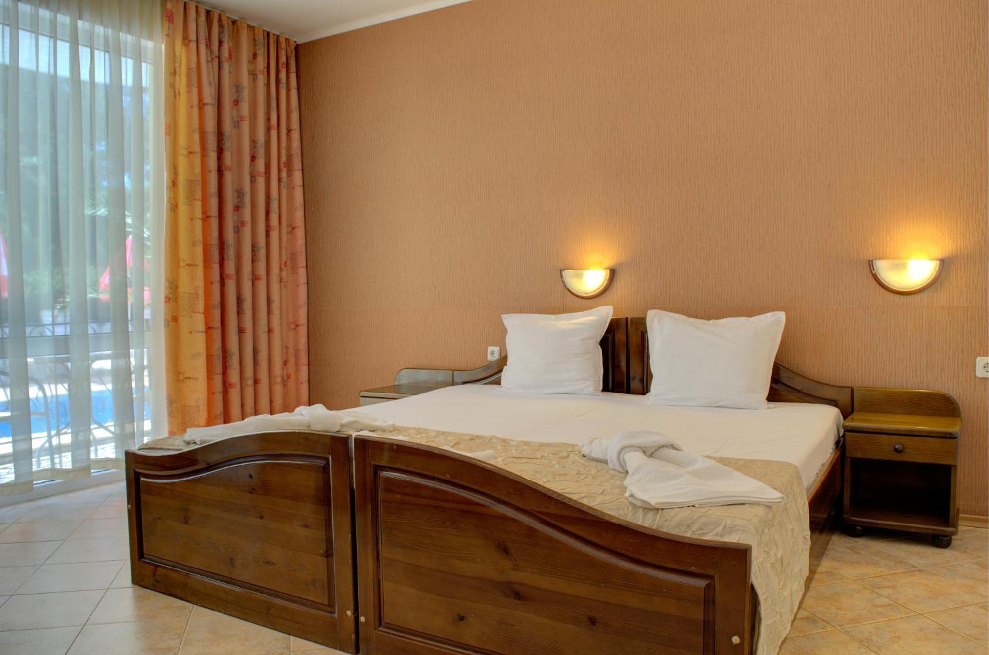 Hotel Feniks ロゼネッツ エクステリア 写真