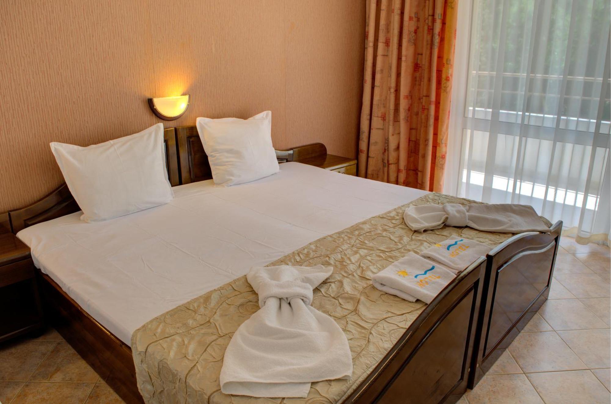 Hotel Feniks ロゼネッツ エクステリア 写真