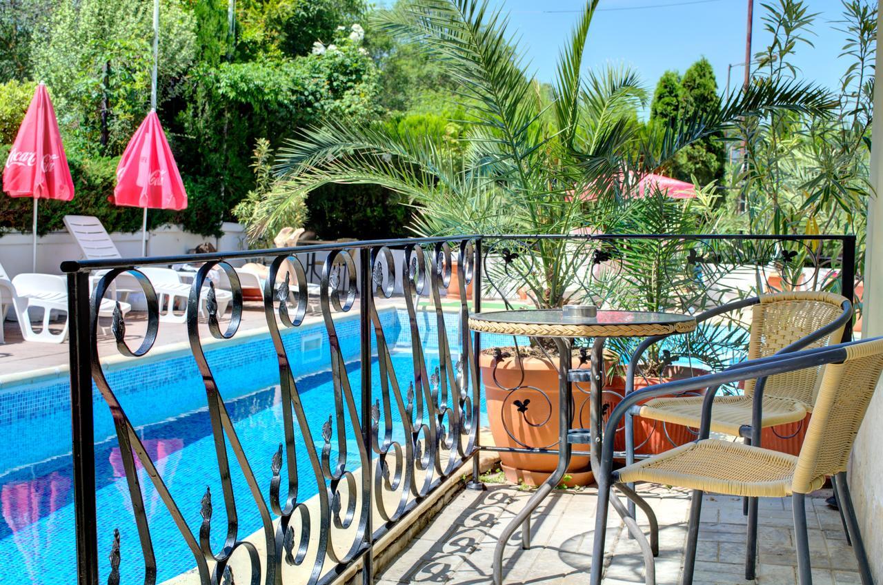 Hotel Feniks ロゼネッツ エクステリア 写真