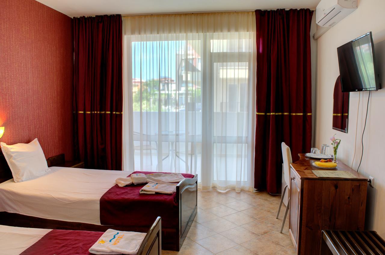 Hotel Feniks ロゼネッツ エクステリア 写真