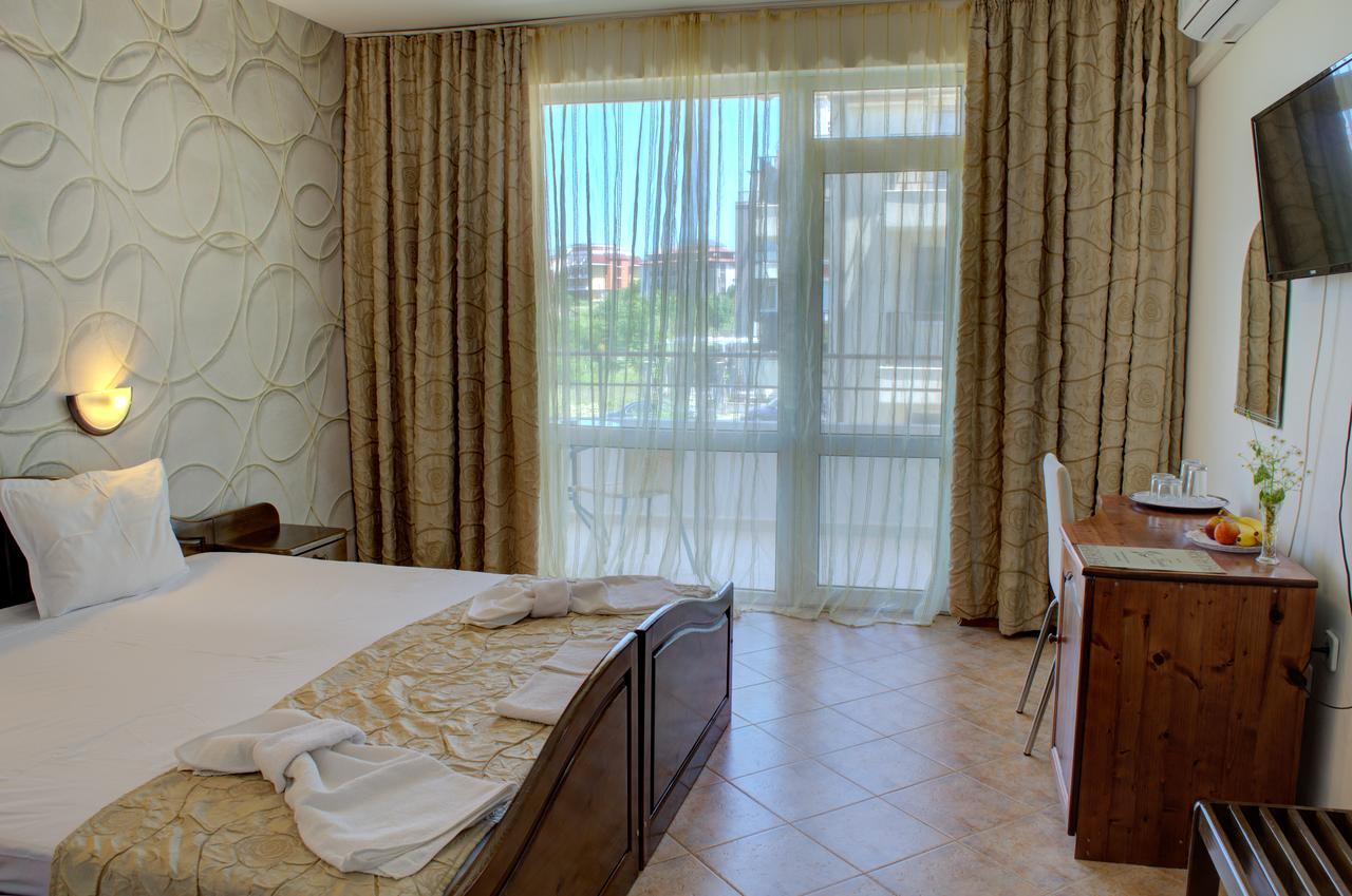 Hotel Feniks ロゼネッツ エクステリア 写真